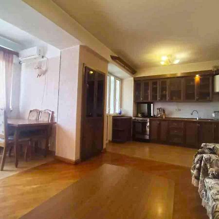 3 Room Apartment In Small Center Of Γιερεβάν Εξωτερικό φωτογραφία